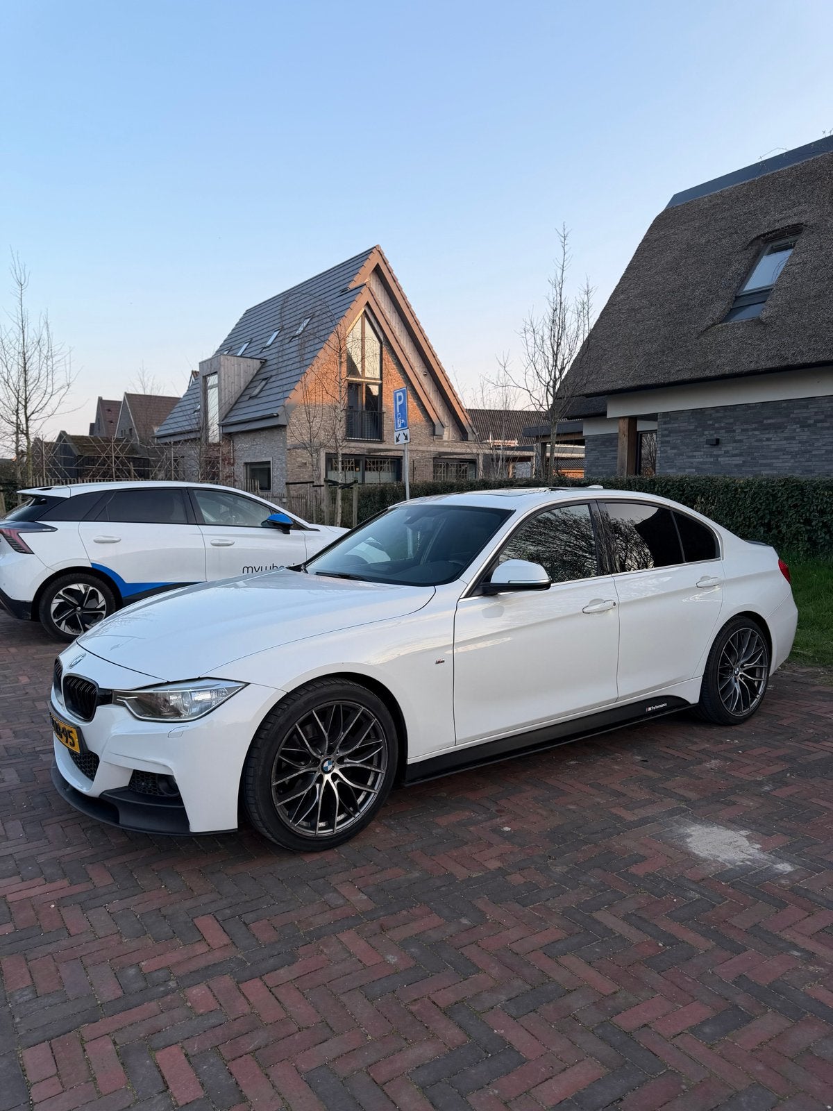 BMW 3-Serie 320I Sedan, Auto's, Achterwielaandrijving, 4 cilinders, Wit, 75 €/maand