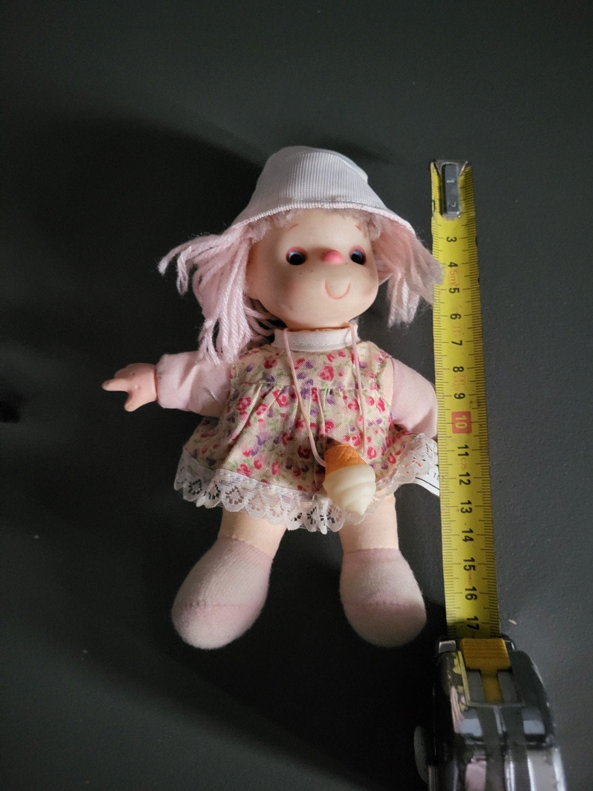 ""DE"" icecream doll uit de jaren 80,mini uitvoering, Ophalen of Verzenden, Poppenhuis