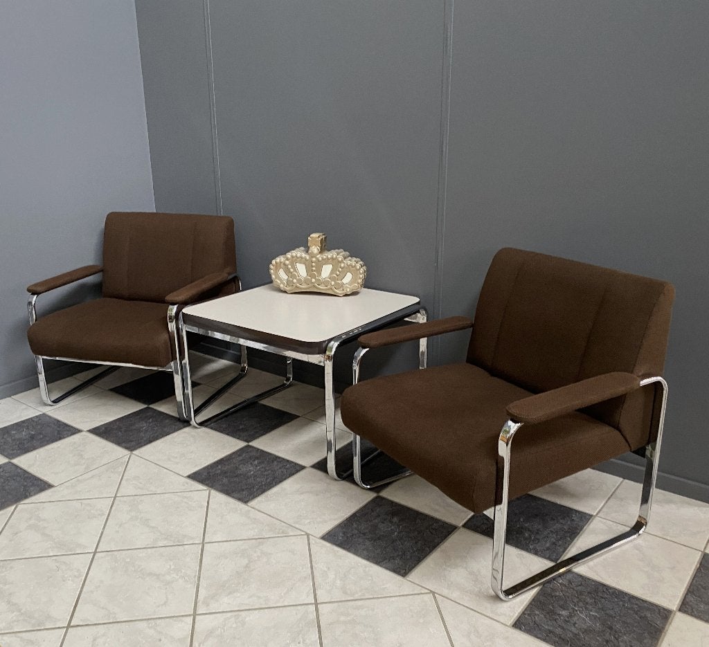 70 Jaren 2 bruine chroom fauteuils tafel design Röder Söhne, Huis en Inrichting, Ophalen, Gebruikt, Metaal, Vintage design