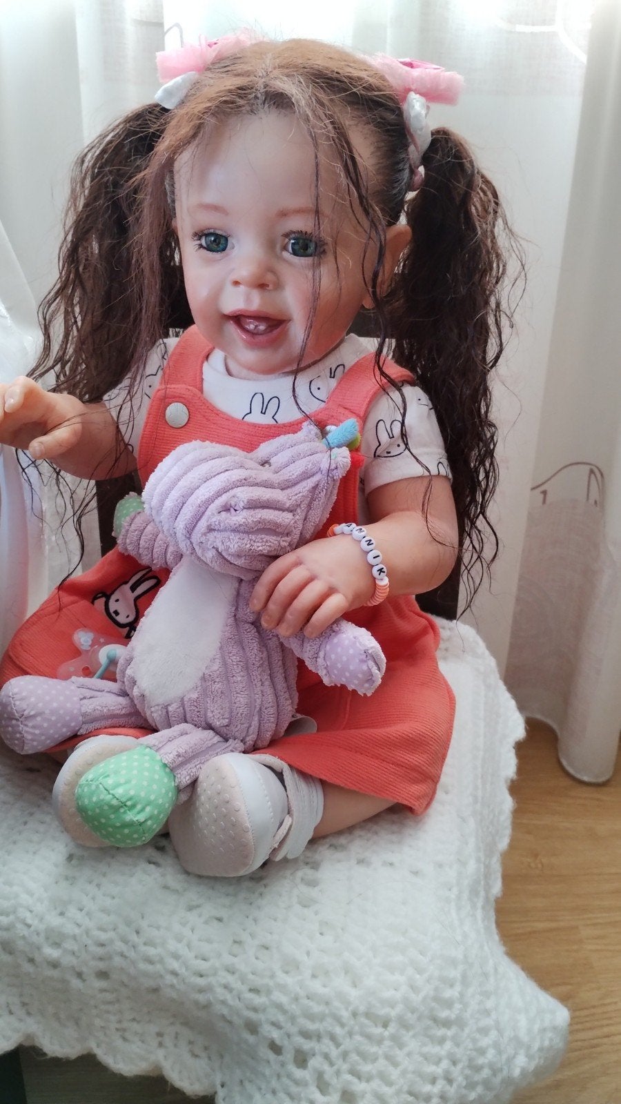 Reborn peuterpop met lang haar en speentje, Ophalen of Verzenden, Pop