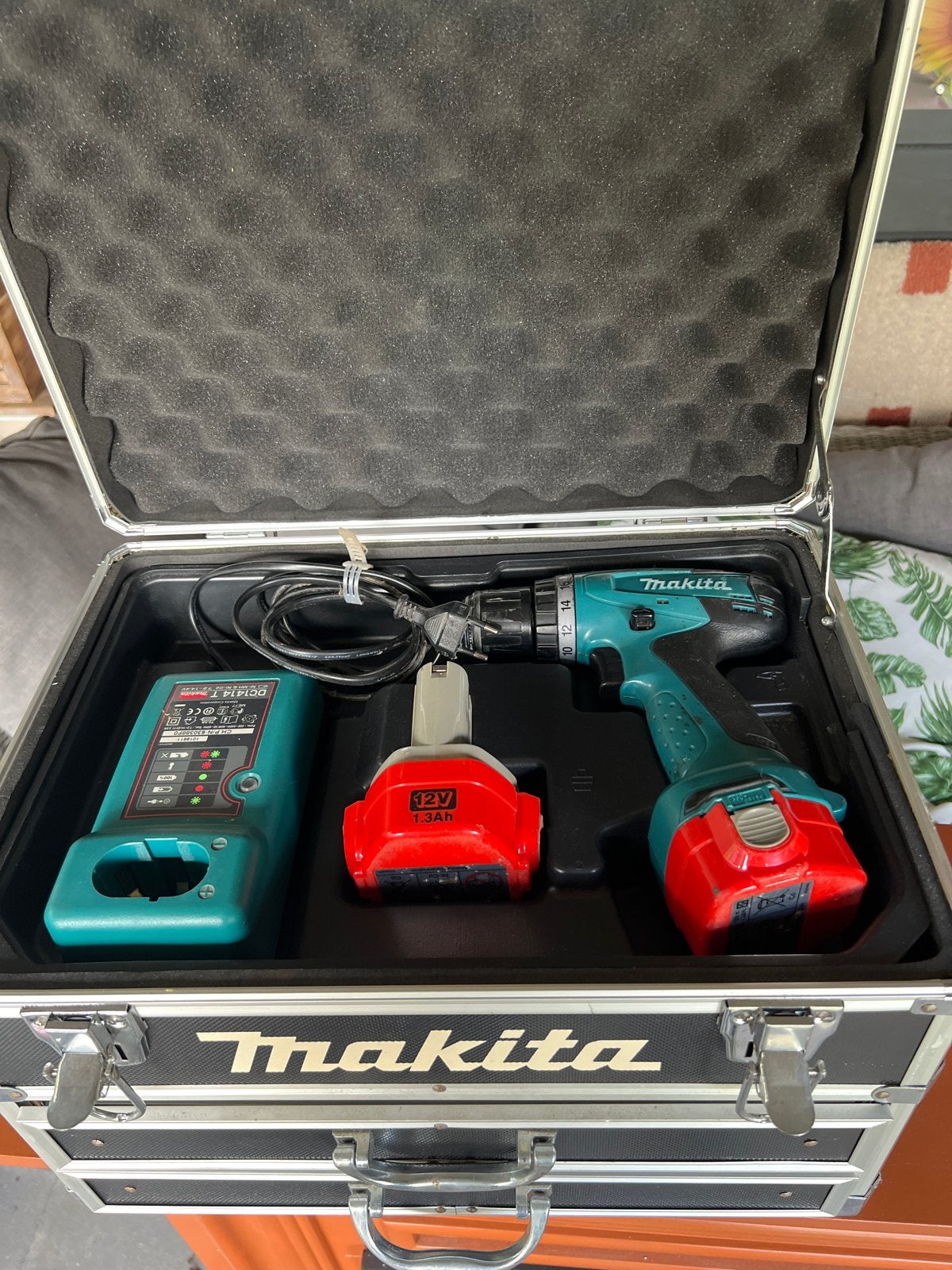 Makita 6271D Boor- en Schroefmachine met koffer en lader, Ophalen, Gebruikt, Minder dan 400 watt, Boor- en Schroefmachine