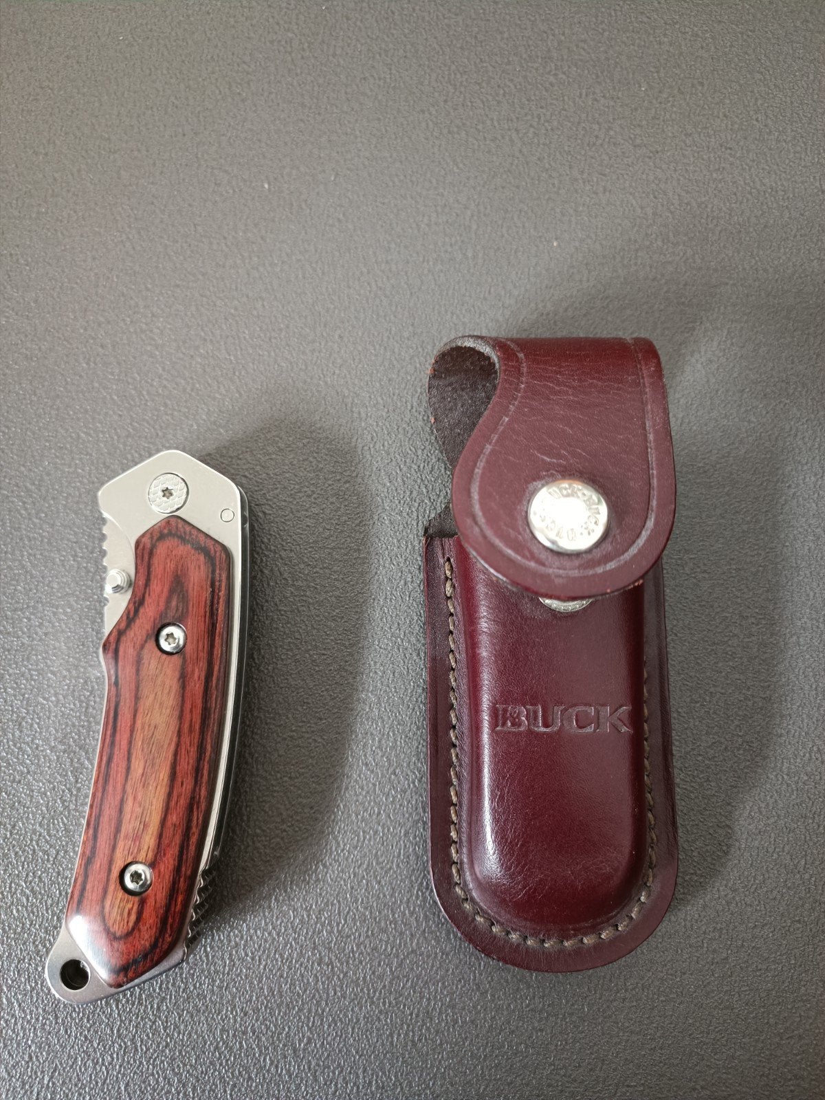 Buck Alpha Hunter Jachtmes met houten handvat en foedraal, Ophalen of Verzenden