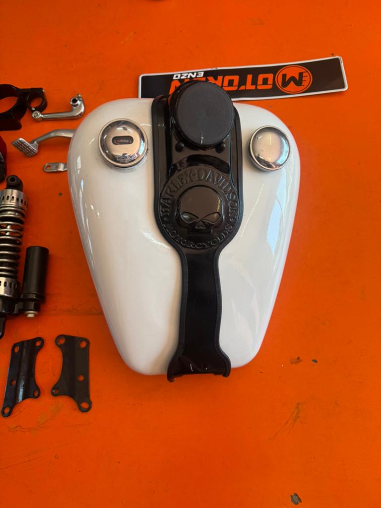 Harley davidson fat boy tank met fuel indicator, Ophalen of Verzenden, Gebruikt