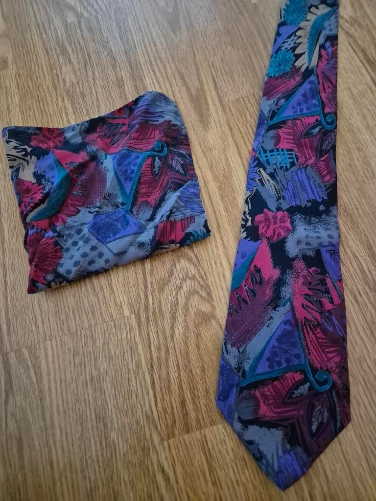 Paars/groen/rode zijde Van Gils stropdas & pochet **zgan**, Kleding | Heren, Stropdassen, Paars, Zo goed als nieuw, Met patroon