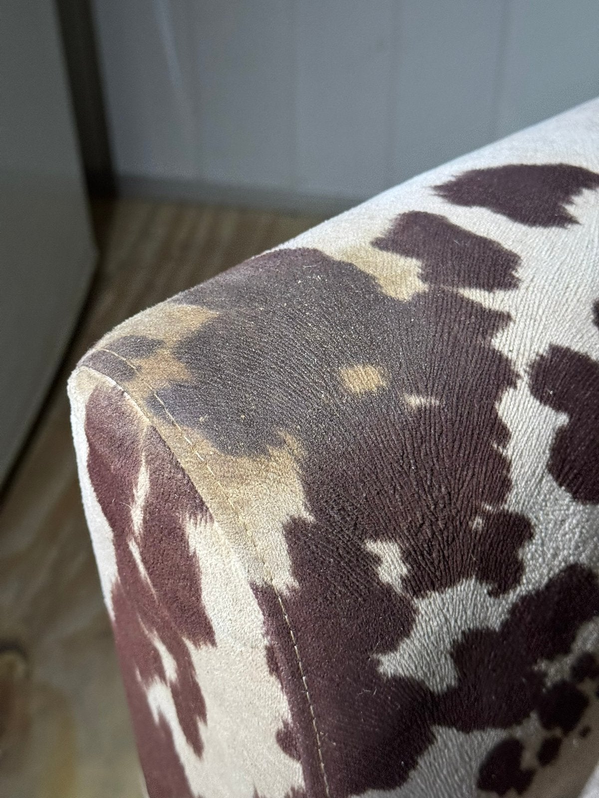 Stoel met koeienprint, Ophalen of Verzenden, Zo goed als nieuw, 50 tot 75 cm