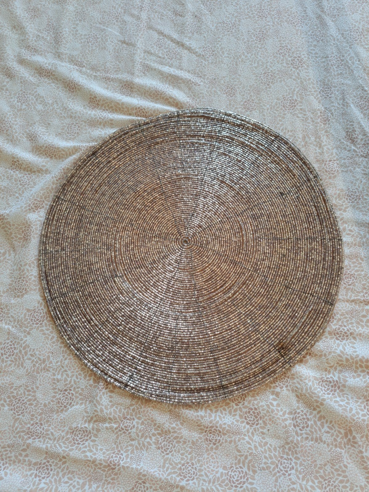 Ronde onderzetter - Goudkleurig - 37 cm, Huis en Inrichting, Woonaccessoires | Dienbladen, Ophalen of Verzenden, Zo goed als nieuw