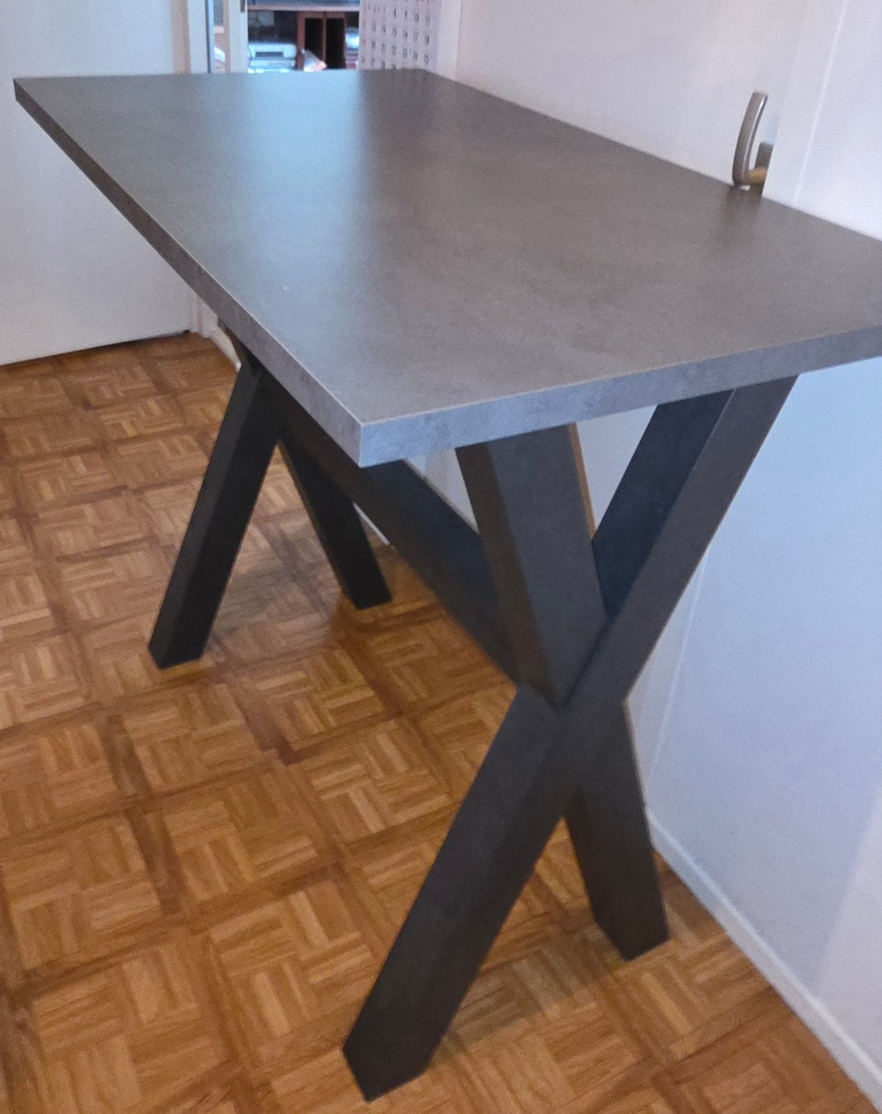 Moderne bartafel met X-poten, Overige materialen, Gebruikt, 100 tot 150 cm, Modern, Industrieel