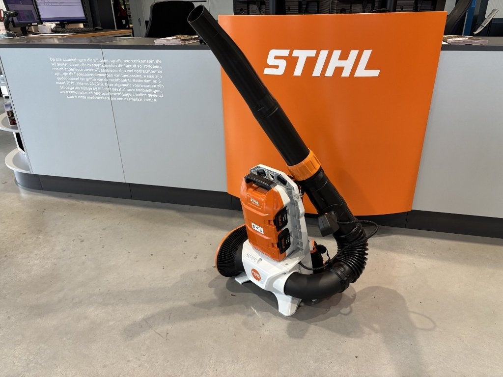 Stihl BGA 300 accu ruggedragen bladblazer - set, Tuin en Terras, Ophalen, Stihl, Accu, Ruggedragen