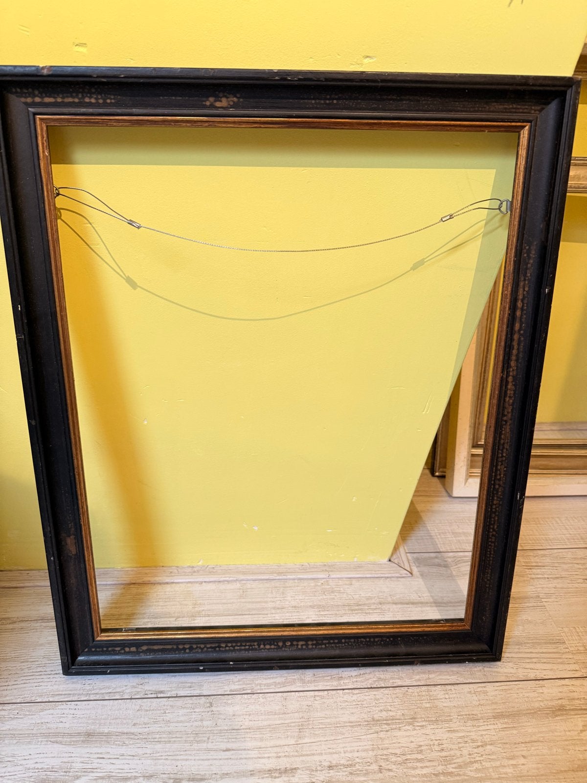 Vintage Italiaanse schilderijlijst, zwart met gouden rand, Gebruikt, Schilderijlijst, Met sierrand, Ophalen of Verzenden