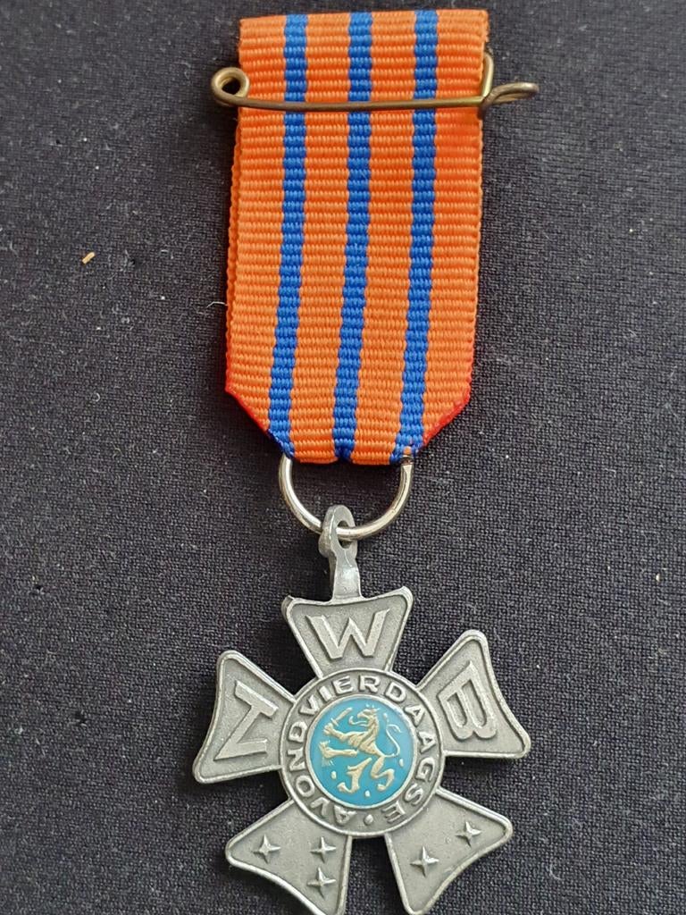 NWB Vierdaagse medaille met lint. Kon. Begeer Zeist, Ophalen of Verzenden, Overige materialen, Nederland