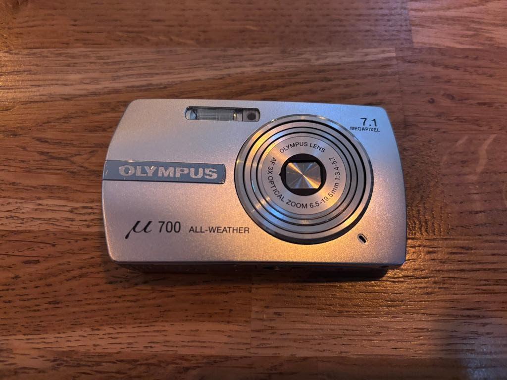 Olympus Mju 700 compact camera | hoes + kabel | niet getest, Audio, Tv en Foto, Fotocamera's Digitaal, Gebruikt, Compact, Ophalen of Verzenden