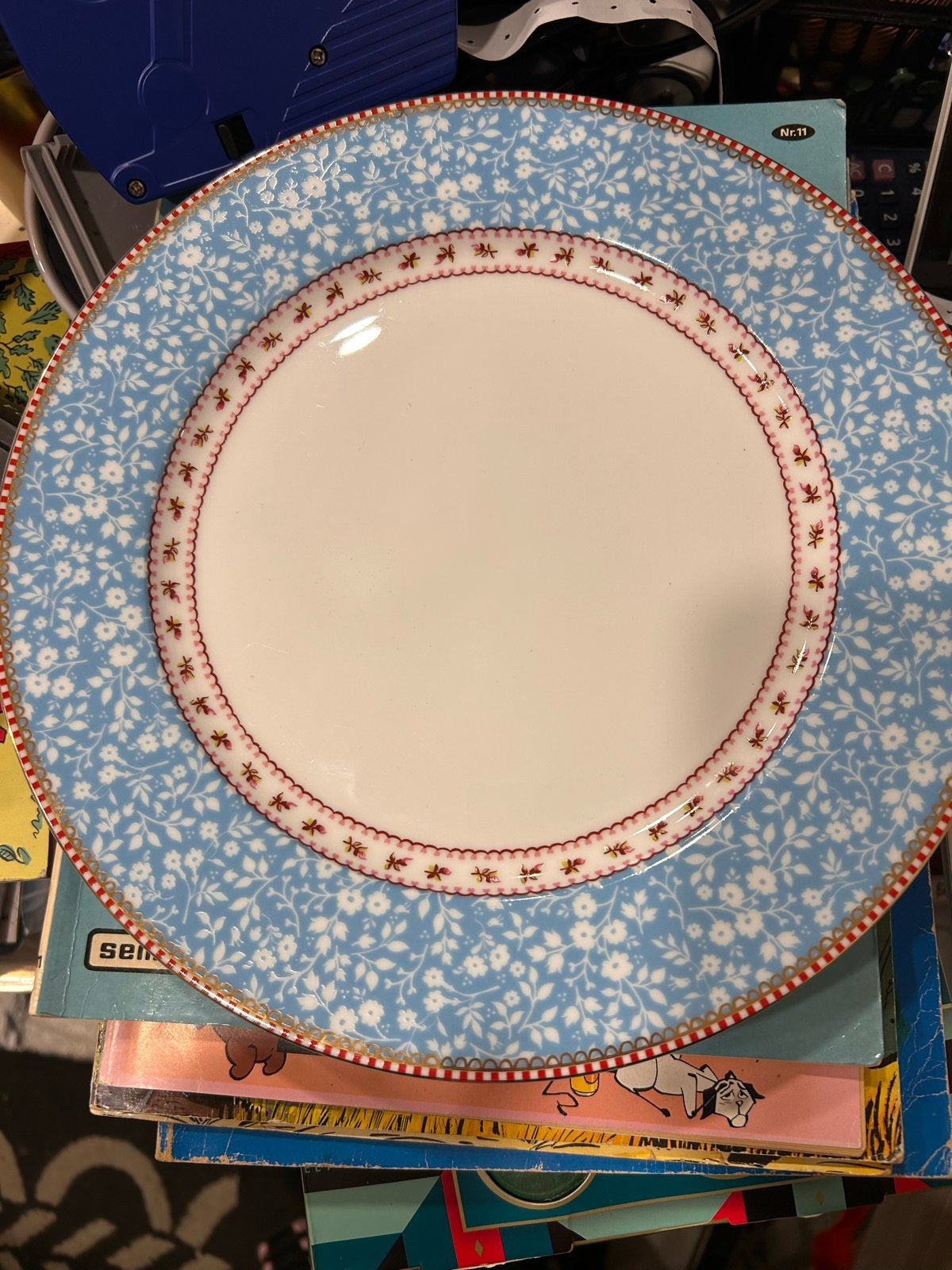 2 Pip Studio borden 26,5 cm - Blauw bloemmotief, ., Pip Studio, Ophalen of Verzenden, Zo goed als nieuw