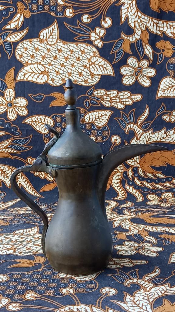 Antieke Oosterse koffiepot of dallah van koper 25,8 cm., Ophalen of Verzenden, Koper