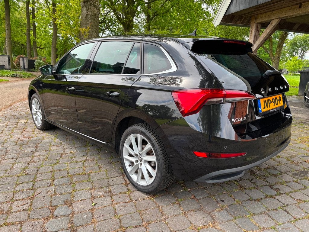 Skoda SCALA 1.0 TSI Business Edition Apple carplay, Auto's, Skoda, Gebruikt, 620 kg, Zwart, 3 cilinders