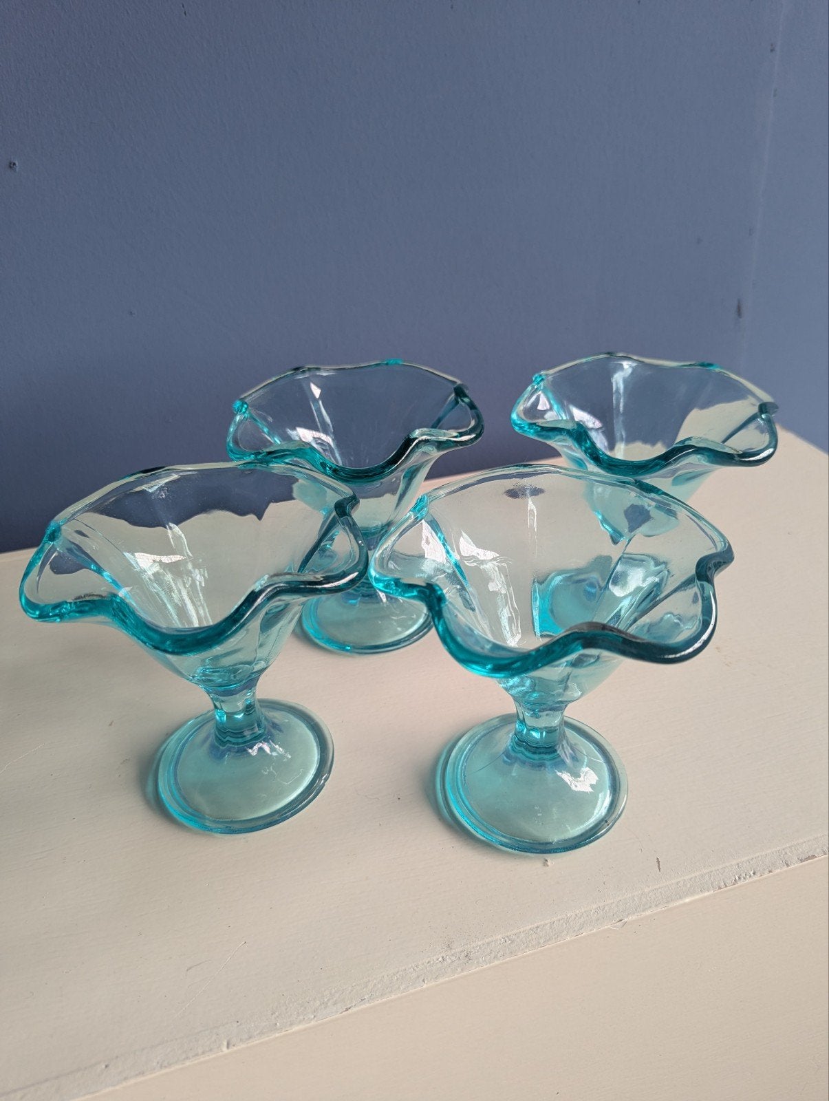 4 blauwe ijscoupes, Glas of Glazen, Gebruikt, Ophalen of Verzenden, Overige stijlen