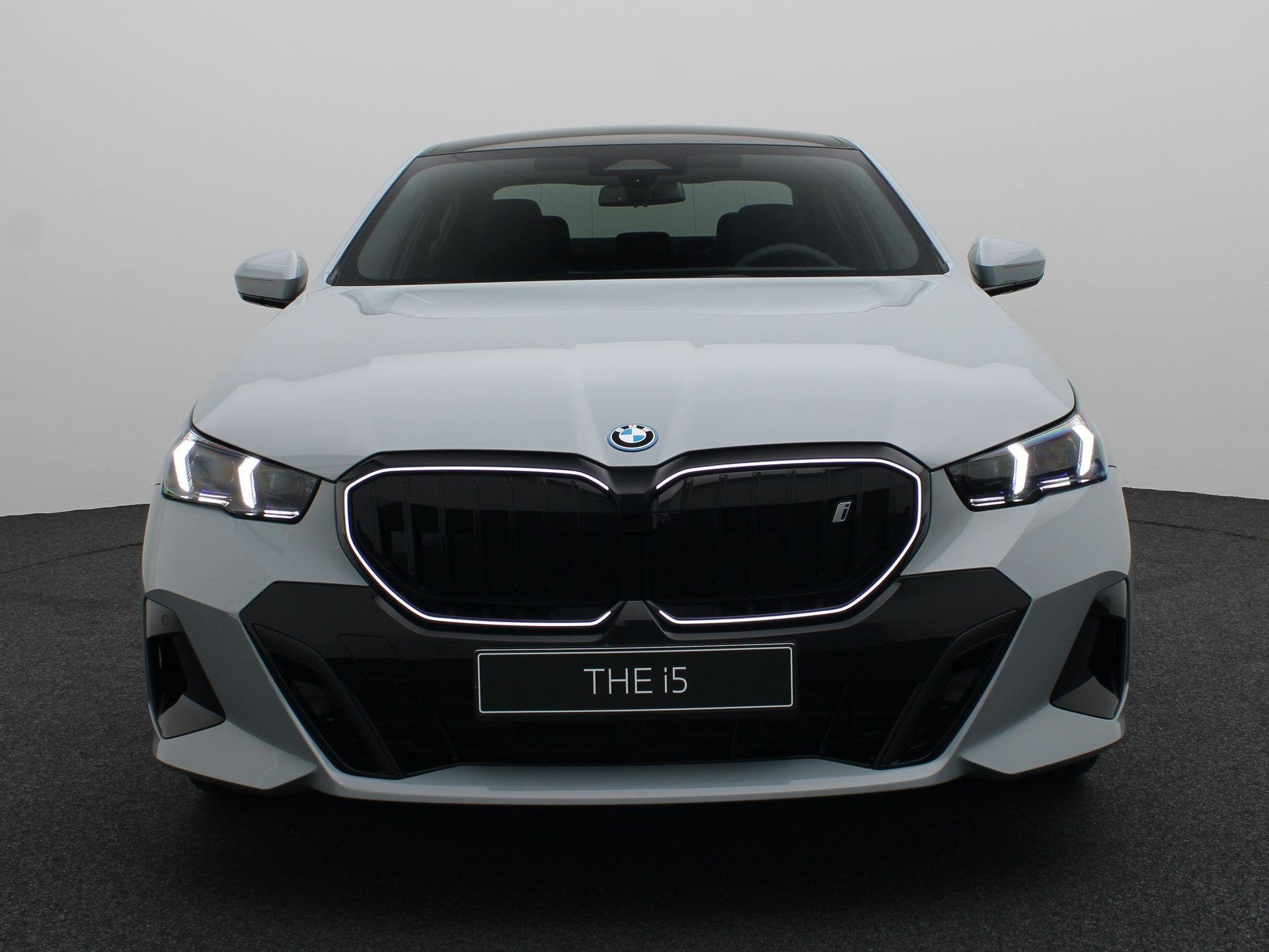 BMW i5 eDrive40 | SoH 100% | M Sport Edition | M Sportpakket, Auto's, Automaat, 2095 kg, 510 min, Zwart