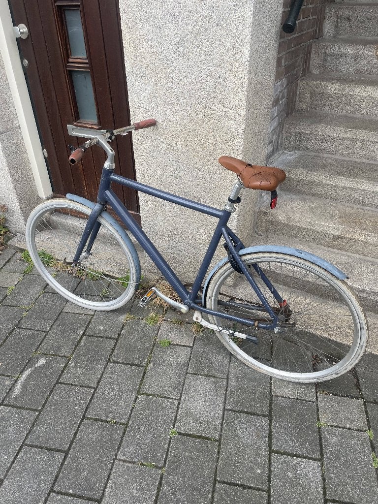 Blauwe fiets, Veloretti inspired, met lekke achterband, Terugtraprem, Gebruikt, 53 tot 57 cm, Ophalen