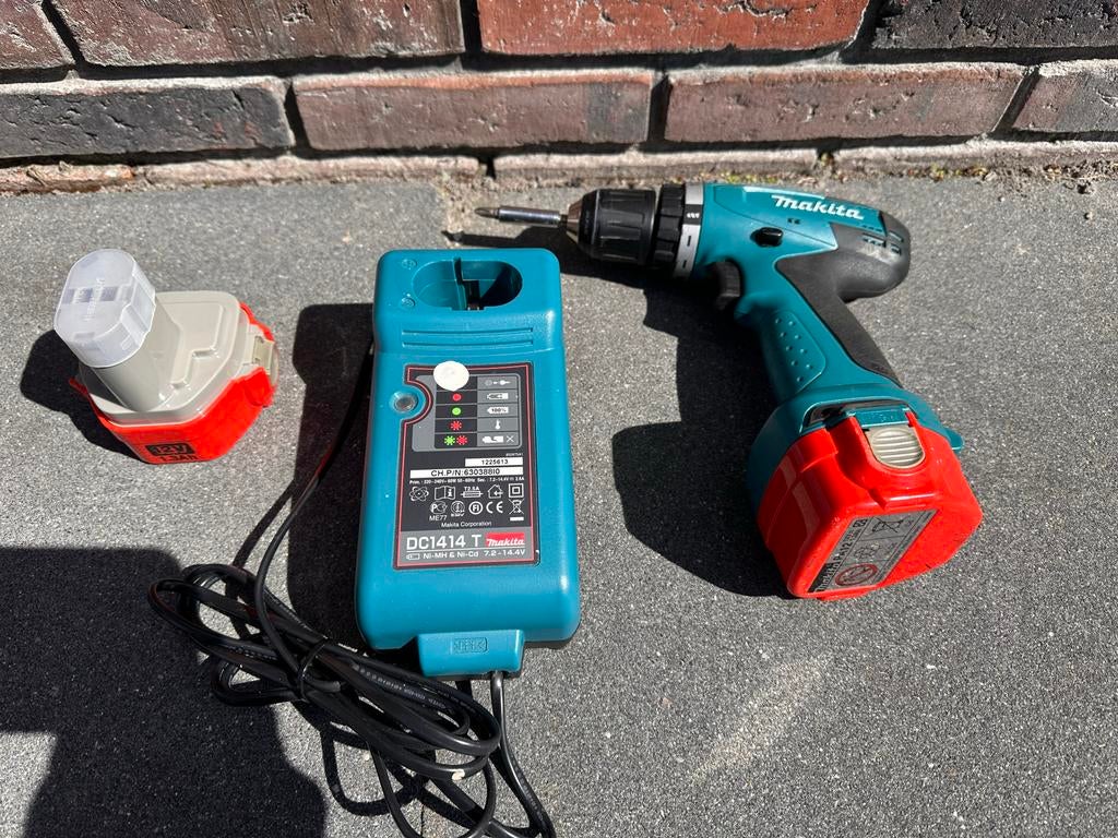 Makita 6271D Accuboormachine met lader en 2 accu's, Ophalen, Gebruikt, Variabele snelheid, Boor- en Schroefmachine