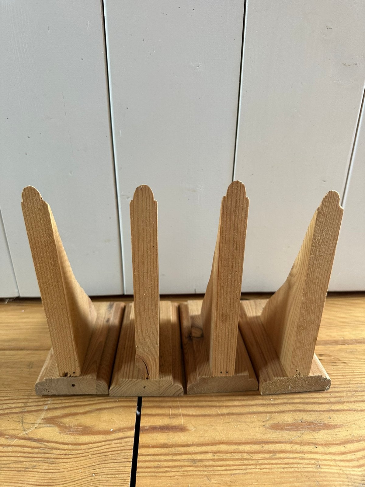 4 houten steunen voor wandplankje, Huis en Inrichting, Woonaccessoires | Wandplanken en Boekenplanken, Ophalen, Gebruikt