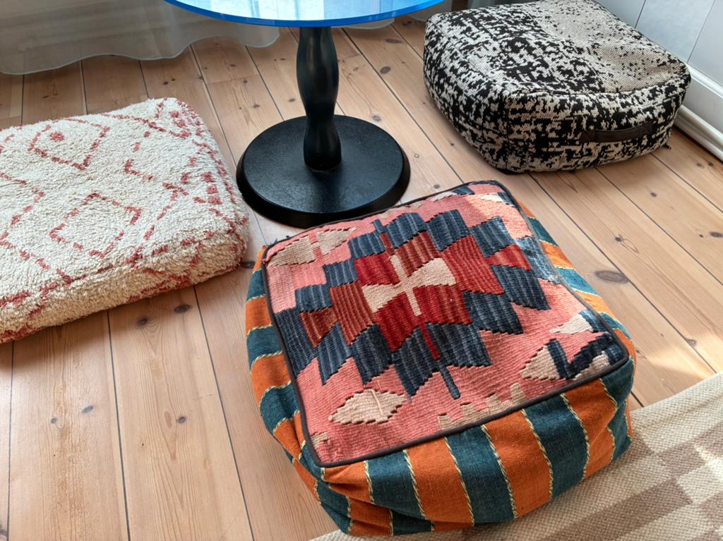 Drie poufs, Huis en Inrichting, Ophalen, Zo goed als nieuw, Rechthoekig, 125 cm of meer