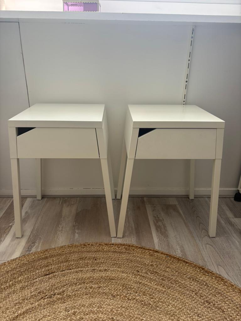 2 mooie wit metalen nachtkastjes van IKEA, Ophalen, Gebruikt, Minder dan 45 cm, Metaal of Aluminium