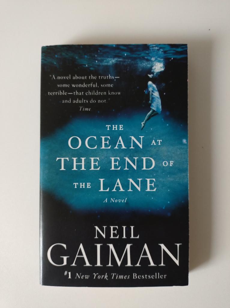The ocean at the end of the lane - Neil Gaiman (Engels), Boeken, Ophalen of Verzenden, Gelezen, Neil Gaiman