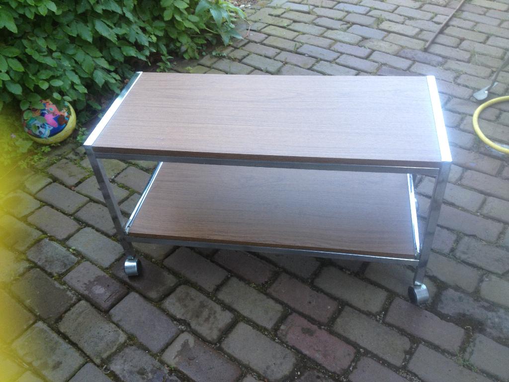 retro vintage tafeltje op wielen, Ophalen, Minder dan 55 cm, Gebruikt, Hout