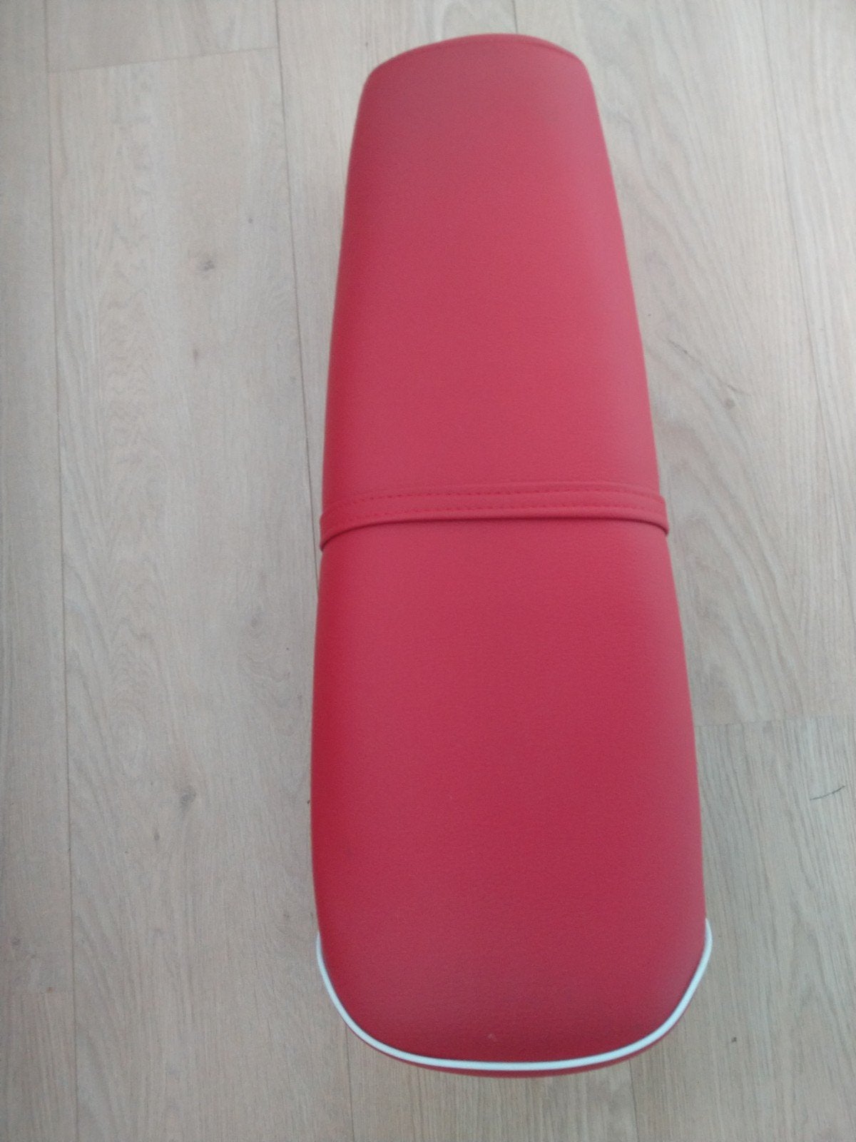 Nieuw rood buddyseat Zündapp 517, Fietsen en Brommers, Ophalen of Verzenden, Nieuw, Zadel