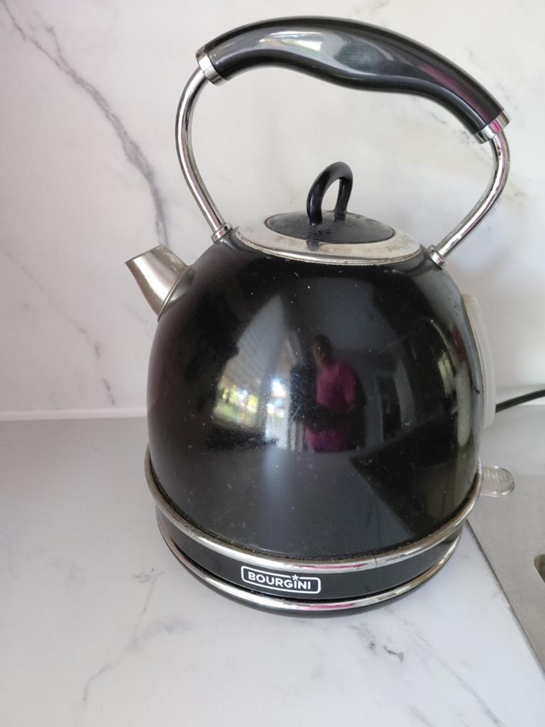 Bourgini Waterkoker Zwart - Retro Look, 1 tot 2 liter, Ophalen of Verzenden, Gebruikt, Draadloos