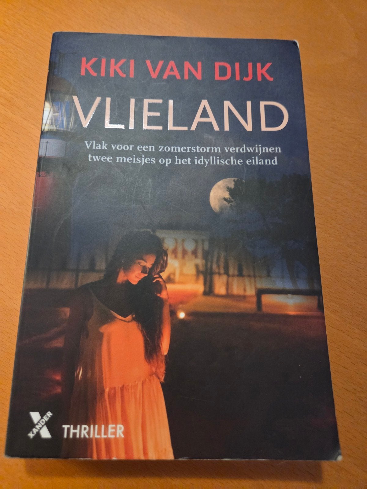 Vlieland - Kiki van Dijk (Thriller), Ophalen of Verzenden, Gelezen, Kiki van Dijk, Nederland