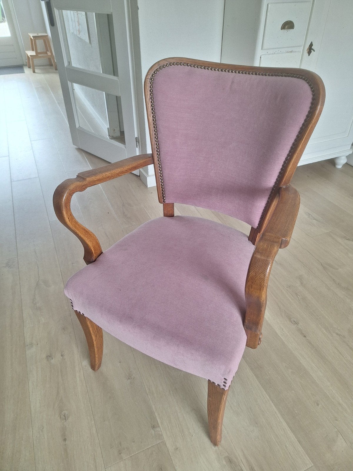 Roze stoel met armleuningen, Huis en Inrichting, Fauteuils, Ophalen, Gebruikt, Minder dan 75 cm, 50 tot 75 cm