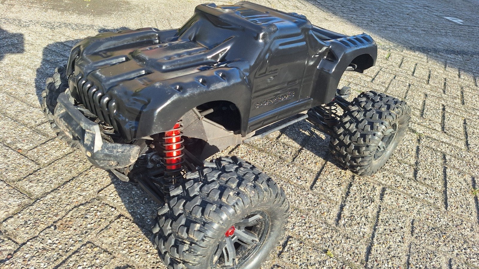 Traxxas X-Maxx 8S RC Monster Truck met accu's, Elektro, Gebruikt, Auto offroad, Ophalen of Verzenden