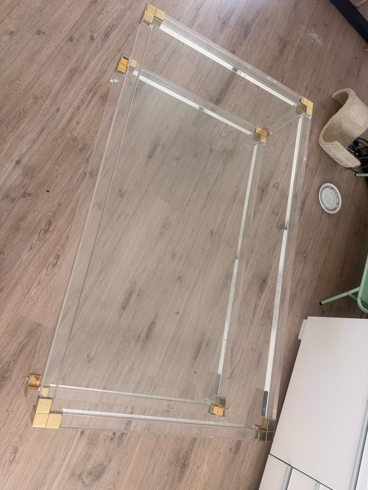 Glazen salontafel met gouden accenten, Huis en Inrichting, Tafels | Salontafels, Ophalen, Gebruikt, 100 tot 150 cm, 50 tot 100 cm