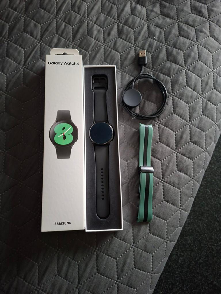 Samsung galaxy watch 4, Sieraden, Tassen en Uiterlijk, Smartwatches, Zo goed als nieuw, Android, Zwart, GPS, Hartslag, Slaap, Stappen