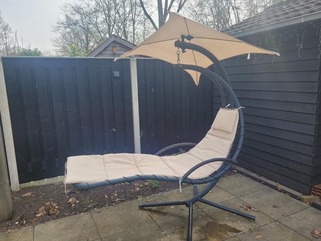Hangstoel met frame - zwevend ligbed met zonneklep., Tuin en Terras, Ophalen, Zo goed als nieuw, Overige materialen, Inklapbaar