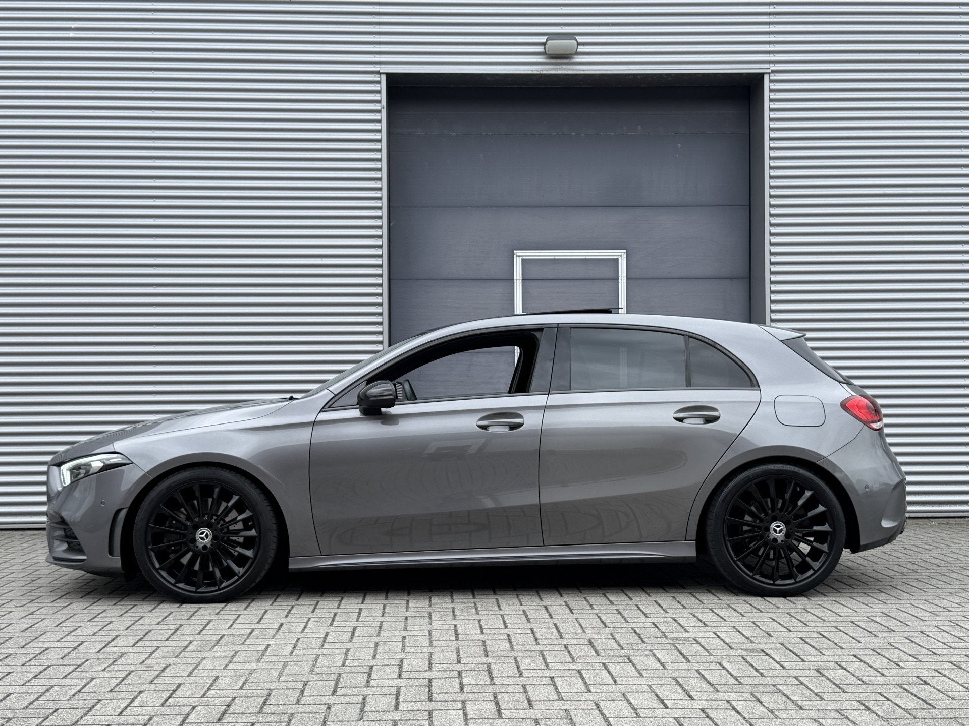 Mercedes-Benz A-Klasse 250 Premium I Aut. I AMG I Leder I Pa, 15 km/l, Gebruikt, 4 cilinders, 1600 kg