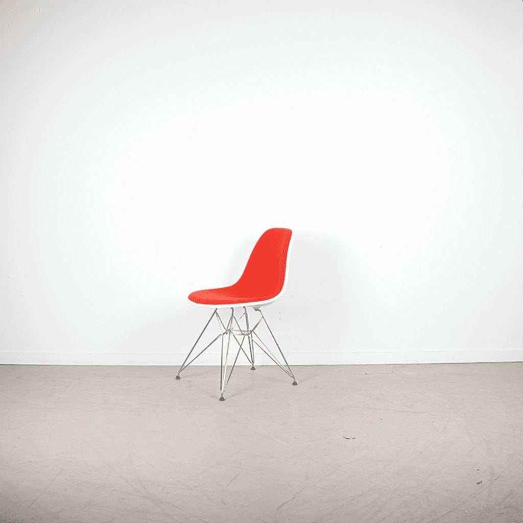 Vitra Eames DSR Stoel Wit/Rood Stof - Chroom, Niet ingevuld, Zo goed als nieuw, Niet ingevuld, Niet ingevuld