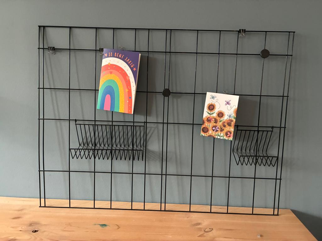 Zwart metalen magneetbord met mandjes, Huis en Inrichting, Woonaccessoires | Memoborden, Ophalen, Gebruikt, Magneetbord