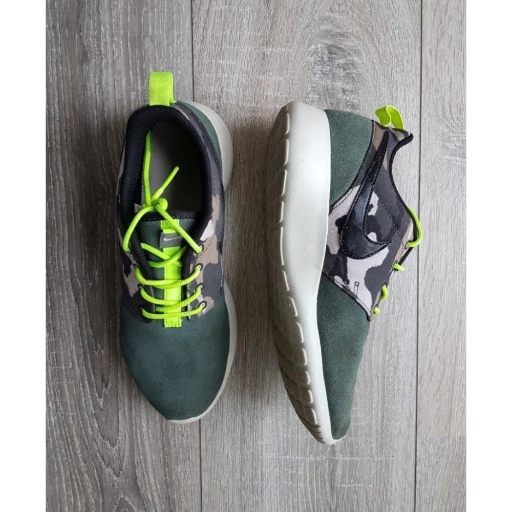 Groene camo Nike Roshe Run sneakers maat 36.5, Verzenden, Nike, Groen, Sneakers of Gympen