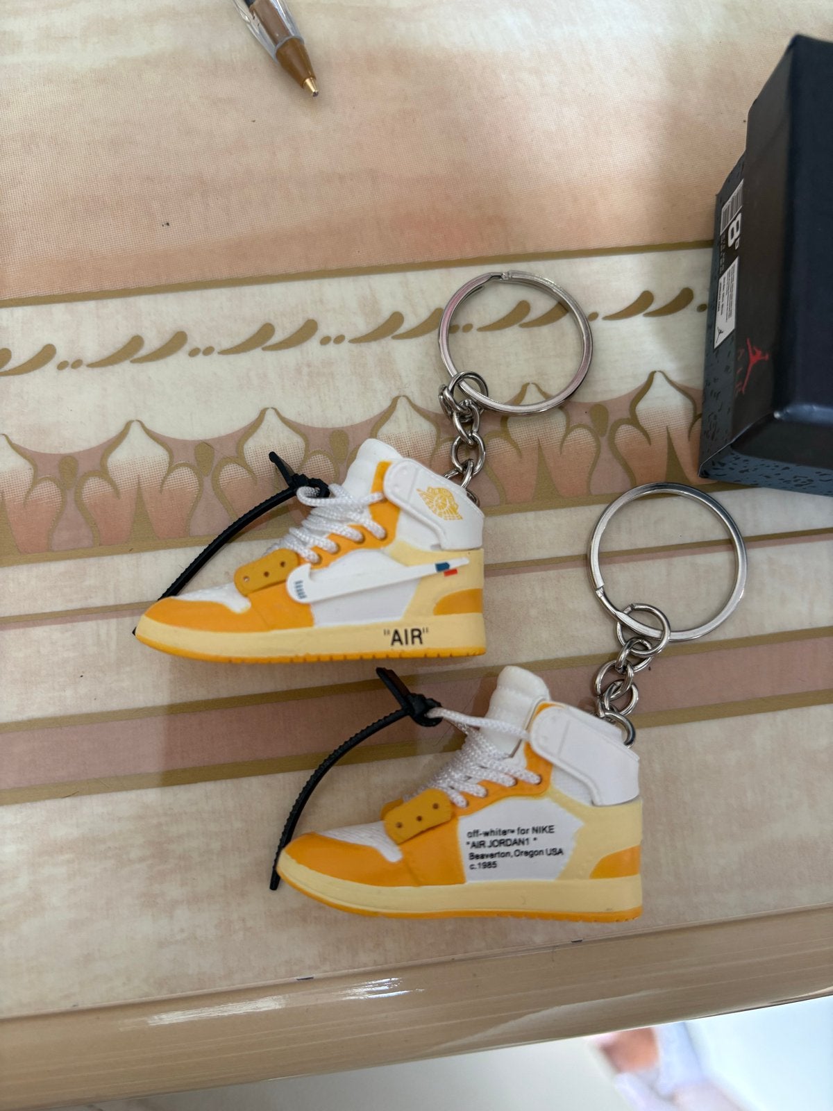 Miniatuur Off-White Jordan Sneakers Sleutelhangers, Verzamelen, Sleutelhangers, Nieuw, Merk, Ophalen of Verzenden