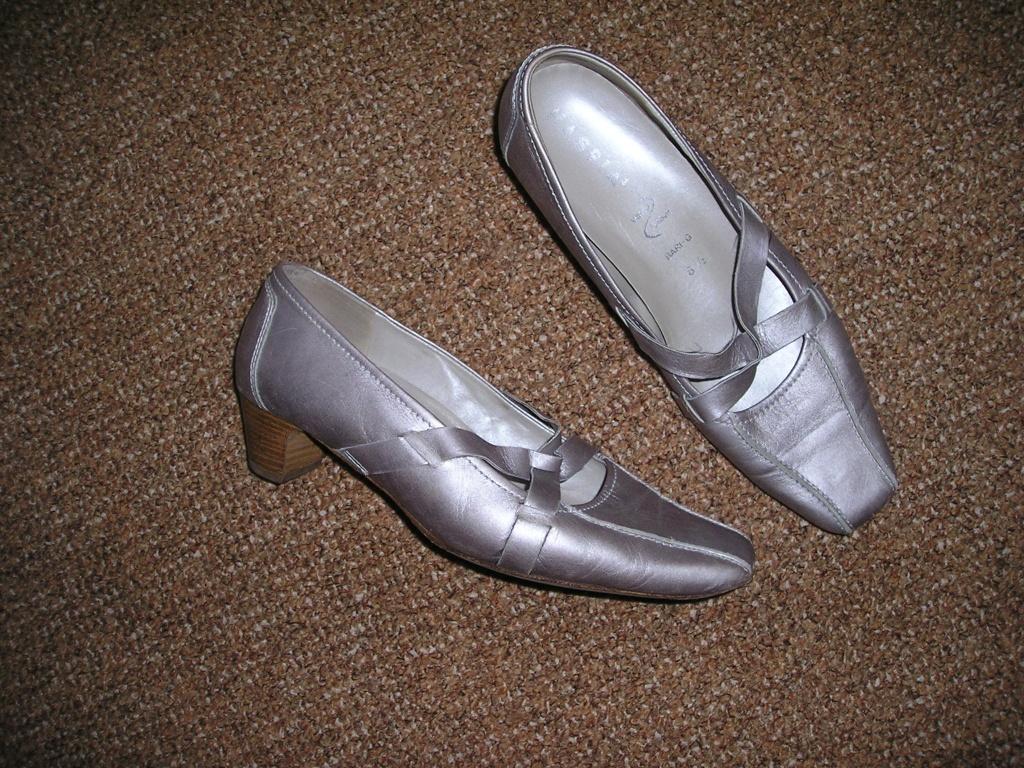 beige/grijze schoenen Hassia maat 6,5 / maat 40,5, Schoenen met lage hakken, Beige, Zo goed als nieuw, Ophalen