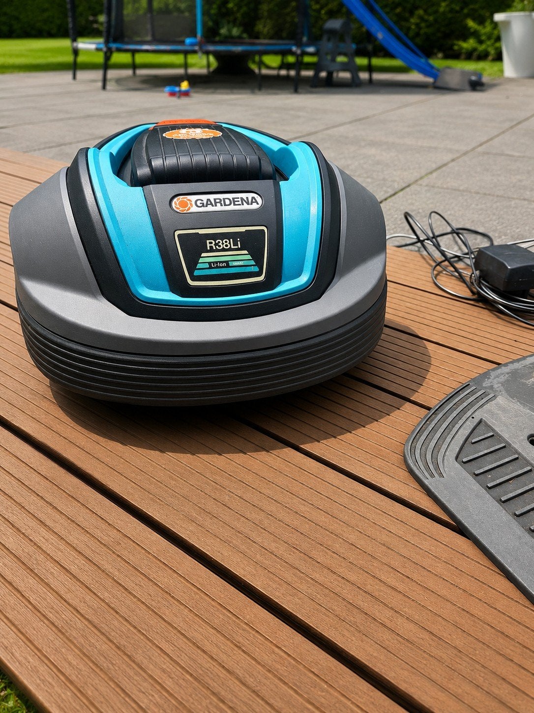 Gardena R38Li Robotmaaier Compleet met Basisstation & Lader, Cirkelmaaier, Gebruikt, Minder dan 30 cm, Accu-grasmaaier