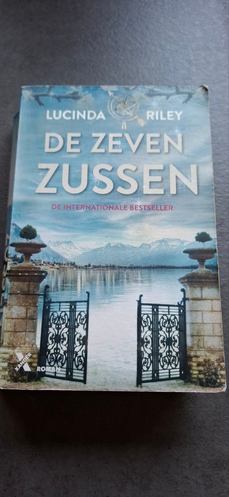 Lucinda Riley - de zeven zussen DEEL 1 en DEEL 2 Storm, Boeken, Ophalen of Verzenden, Zo goed als nieuw
