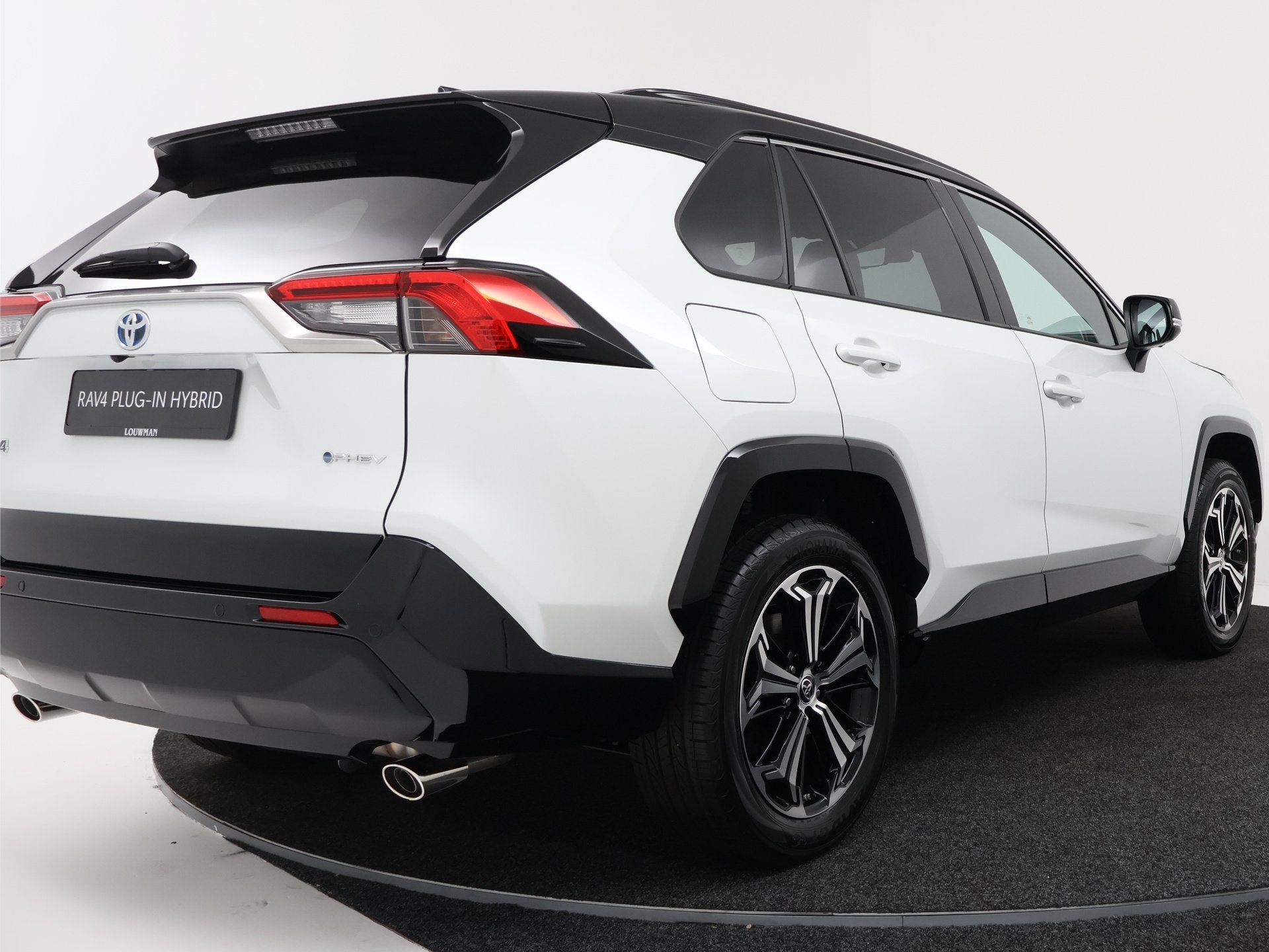 Foto 2 van Toyota RAV4 2.5 Plug-in Hybrid AWD Bi-Tone Plus | Navigatie