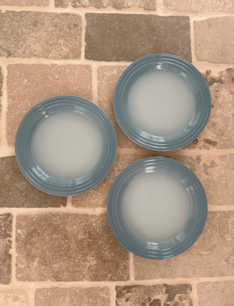 Le Creuset Ontbijtborden 22 cm - Chambray (3 stuks), Huis en Inrichting, Keuken | Servies, Ophalen, Nieuw, Bord(en), Effen