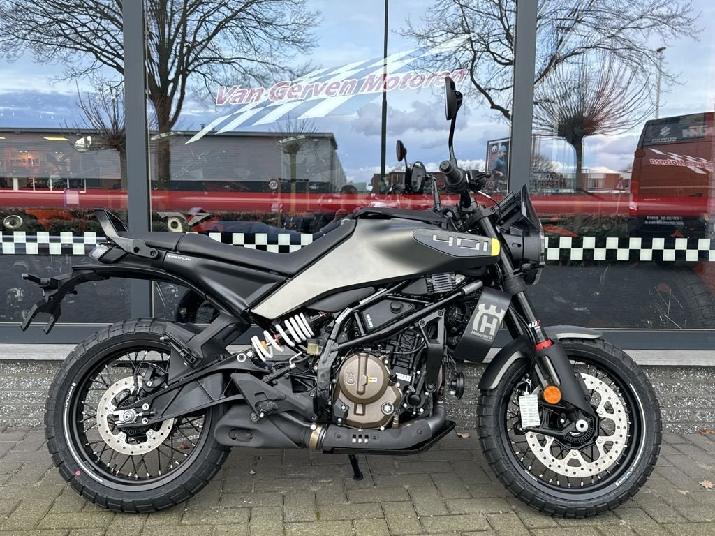 HUSQVARNA SVARTPILEN 401 2025, Bedrijf, Naked bike