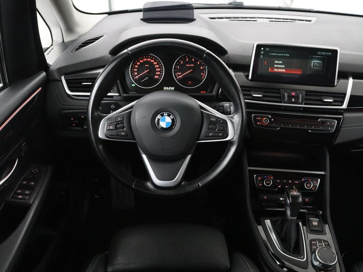 BMW 2-serie Active Tourer 220i High Executive | Panoramdak |, Auto's, 1998 cc, 730 kg, Gebruikt, 1405 kg