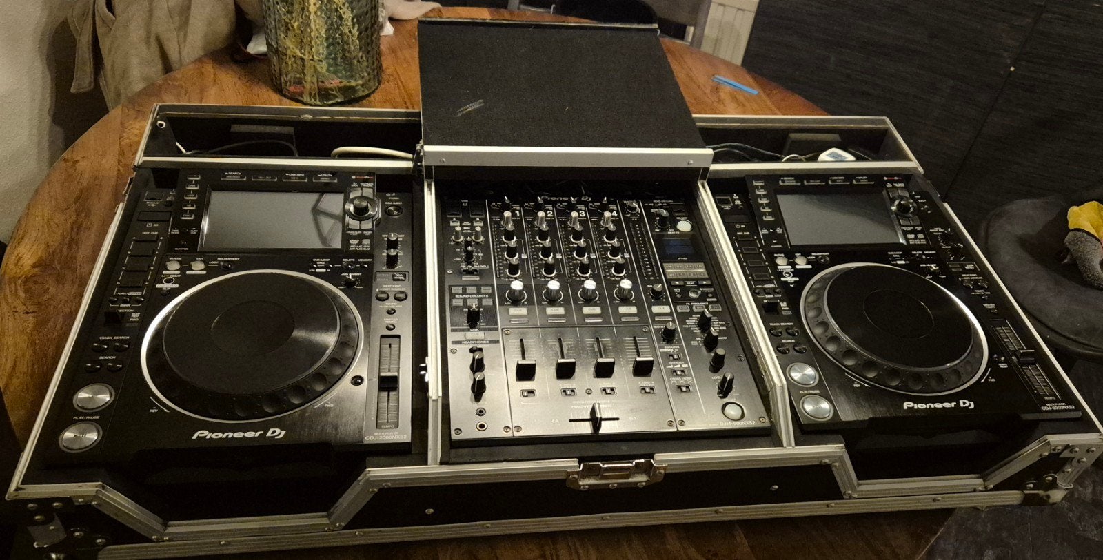 Foto 3 van Pioneer DJ Set: 2x CDJ-2000NXS2 & 1x DJM-900NXS2