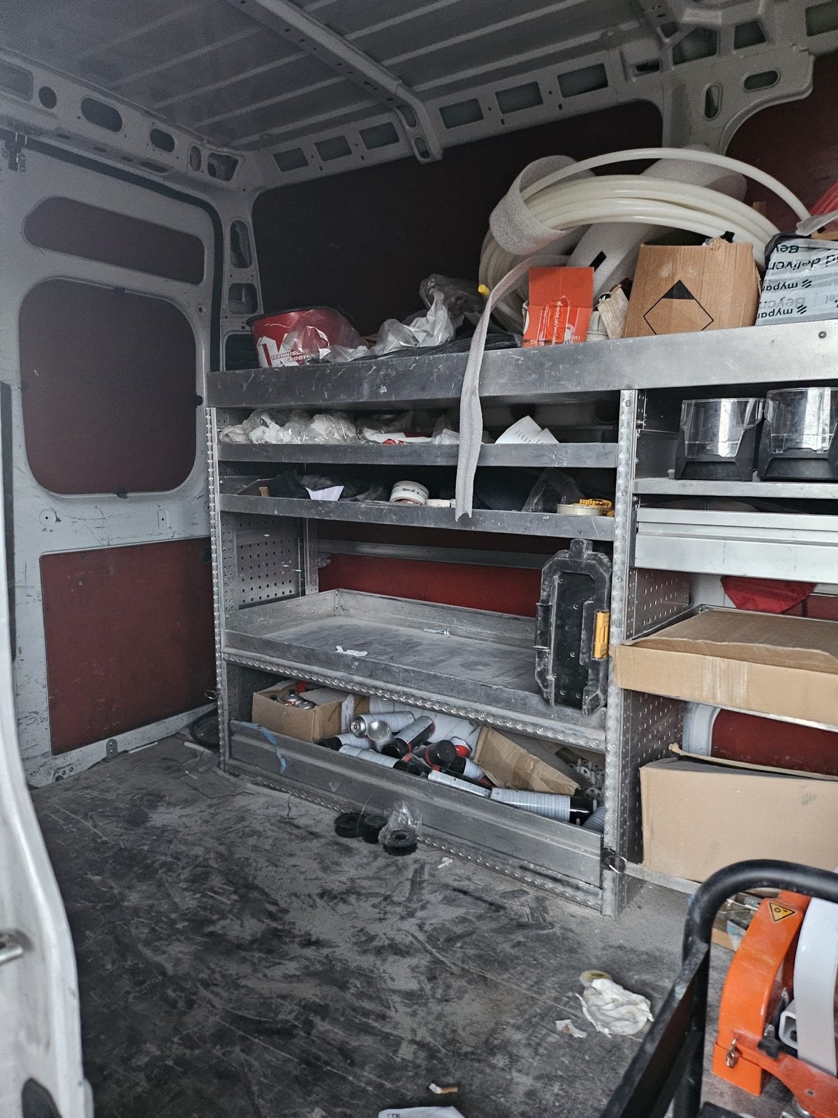 Bedrijfswageninrichting - Stelling voor bestelwagen, Ophalen