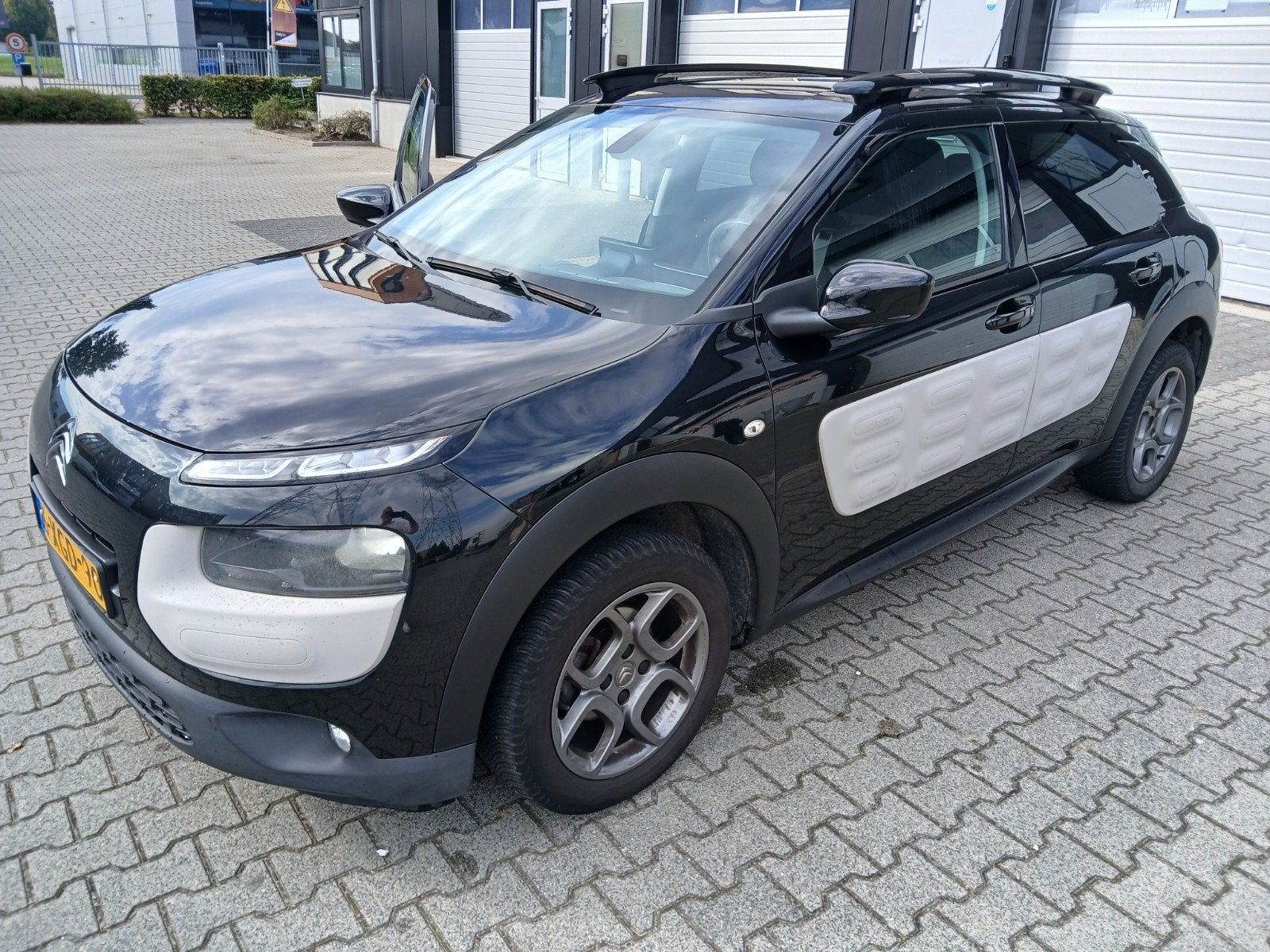 Citroën C4 Cactus 1.2 VTI 82 2014 Zwart, Voorwielaandrijving, 31 €/maand, 1199 cc, Zwart